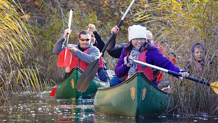 canoeing-winter-river-beaulieu